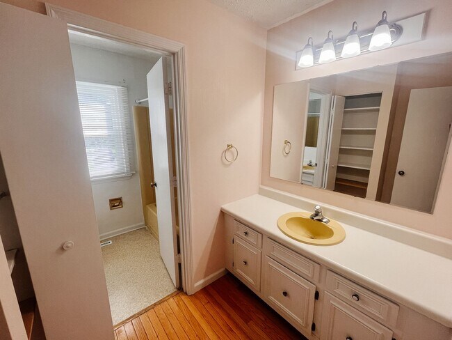 Building Photo - * RE RENTAL AVAILABLE 1/12/26 *  (Hethwood 3 Bedroom, 1.5 Bath House with Pool Access!)