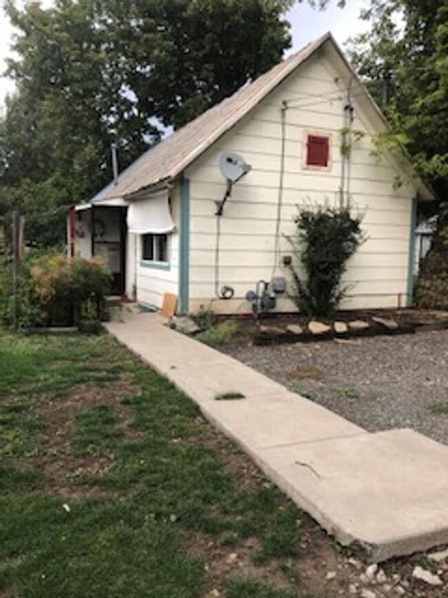 Building Photo - Cute little one bedroom house
