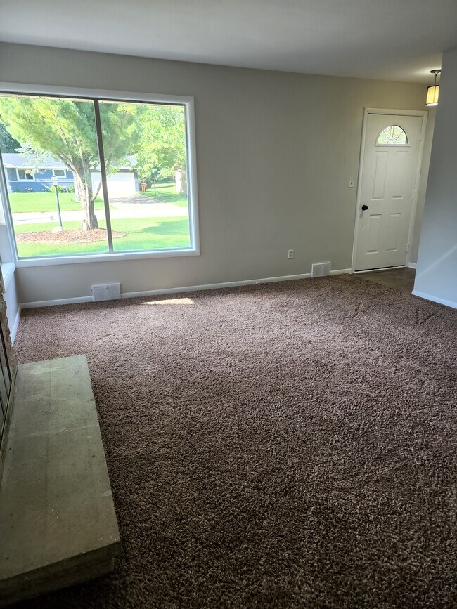 1874 Bluehill Dr NE, Grand Rapids, MI 49525 House Rental in Grand