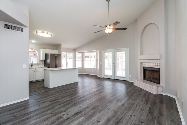 Building Photo - 4243 E Balsam Ave