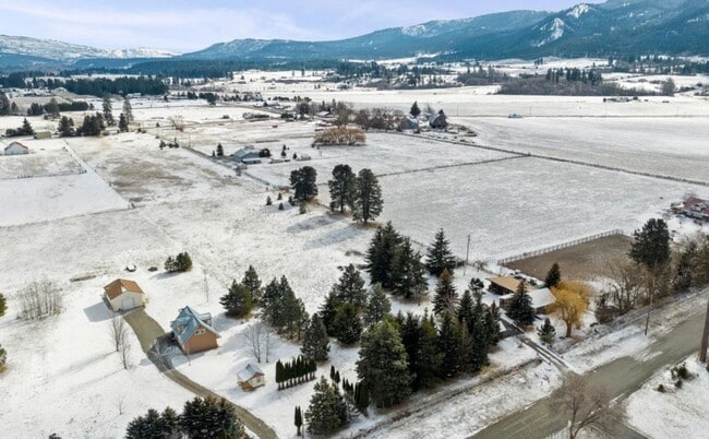 Building Photo - Exclusive Pease Rd.