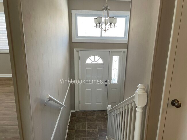 Building Photo - 2121 Kenton St