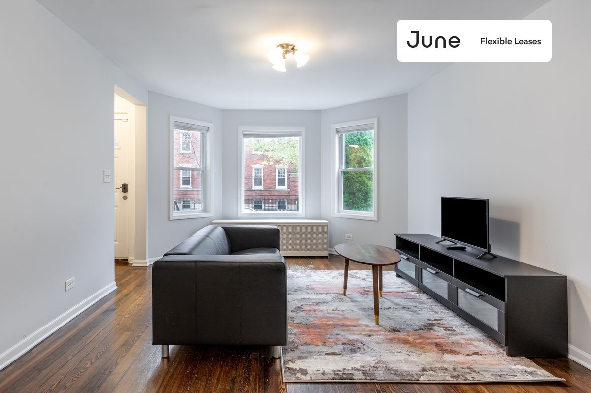 Foto principal - 2852 North Lawndale Avenue