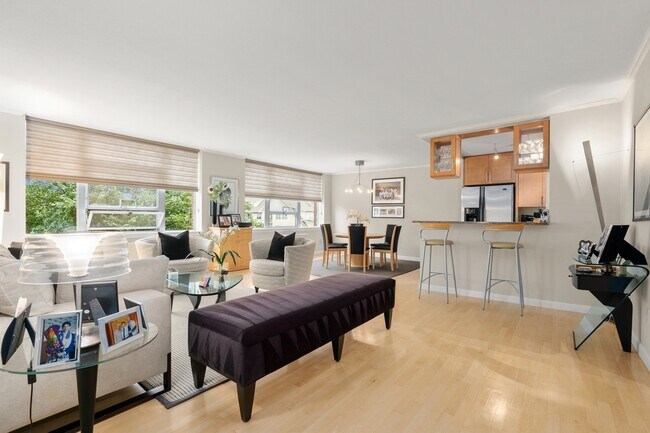 Foto del edificio - 20 Hammond Pond Pkwy