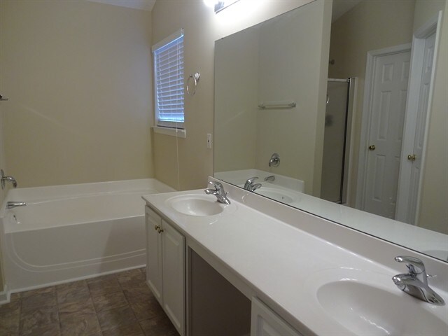 Building Photo - 204 Appleton Ln