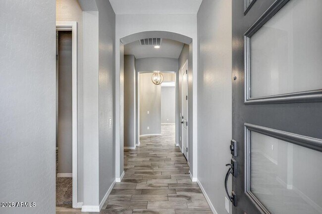 Foto del edificio - 2661 S Olympic Dr