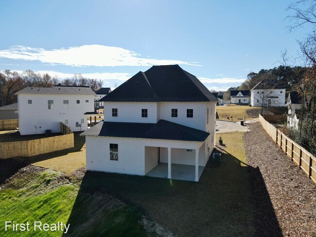 Foto del edificio - 4 br, 3 bath House - 598 Piper Avenue