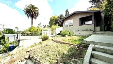 Building Photo - 2306 Teviot St