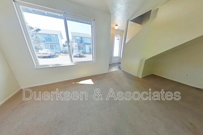 Building Photo - 2533 SW Pickford St