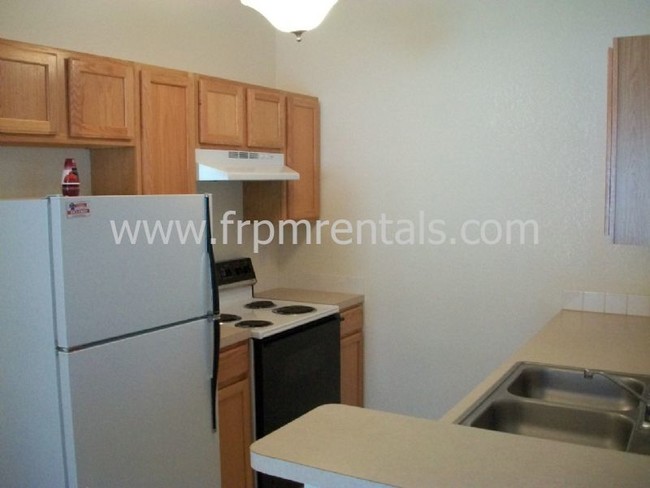 Building Photo - 3116 N Esquire Dr