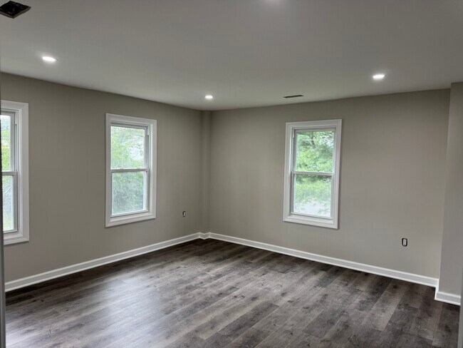 Foto del edificio - 1486 East St N