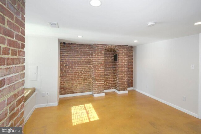 Foto del edificio - 2721 Ontario Rd NW