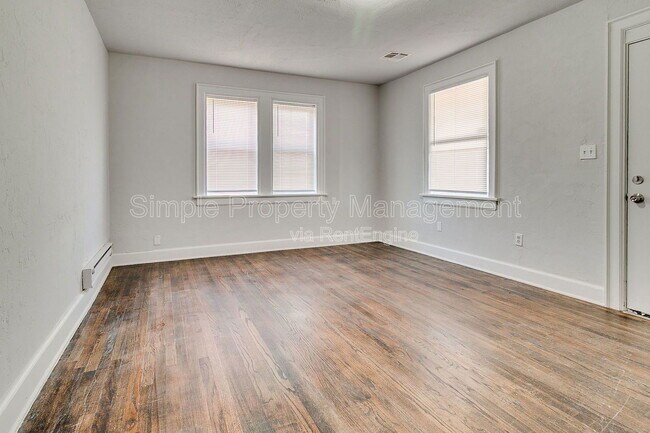 Foto del edificio - 944 East Dr