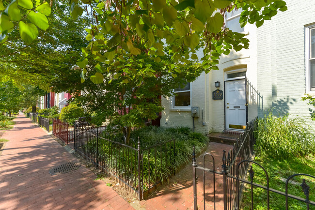 Lovely quiet street - 2240 12th Street Northwest