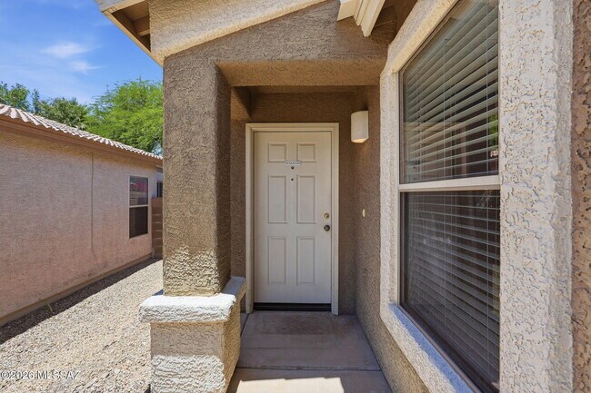 Foto del edificio - 8435 E Bowline Rd