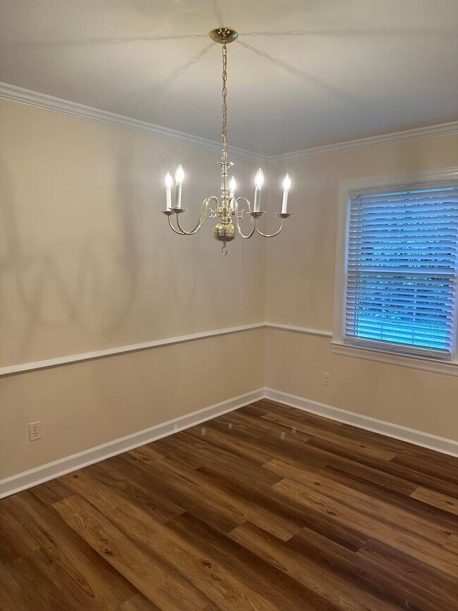 Photo - 2650 Grosvenor Pl Apartment