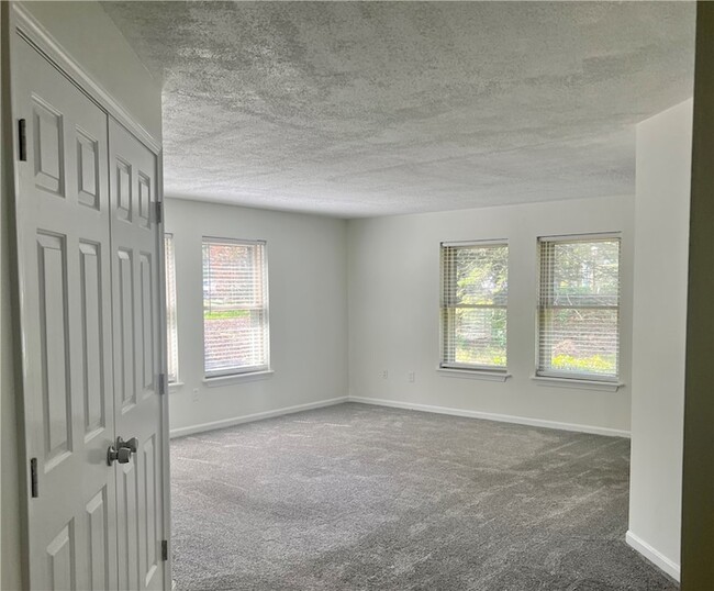 Building Photo - 3524 W Shore Rd