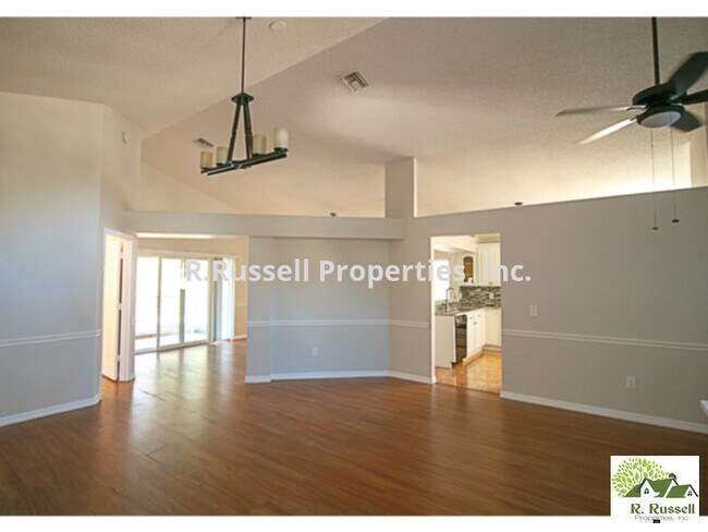 Building Photo - Beautiful home located in Oviedo with 2 li...