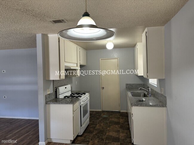 Foto del edificio - 2 br, 1 bath 4plex - 536 North 5th Street D