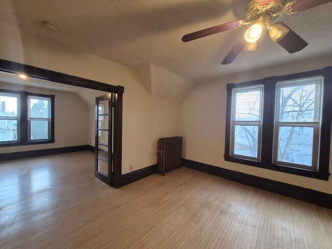 Building Photo - 763 Tuscarora Ave W