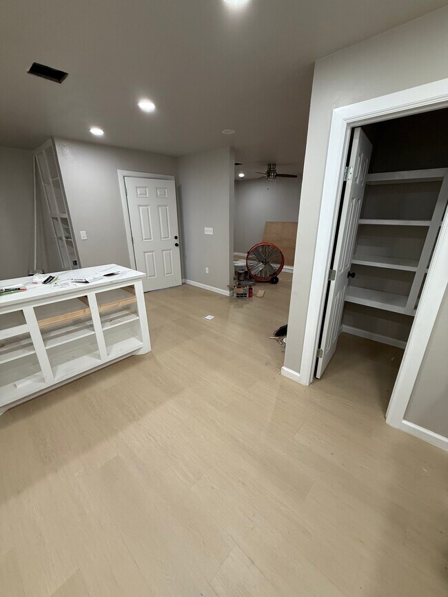 Foto del edificio - 917 Hillpoint Ln