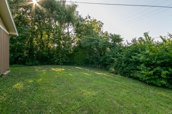 Building Photo - 1816 Elaine Dr