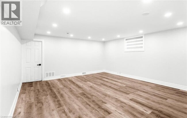 Photo du bâtiment - 313 Ashbury Rd