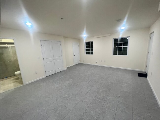 Building Photo - 162 Fairmount