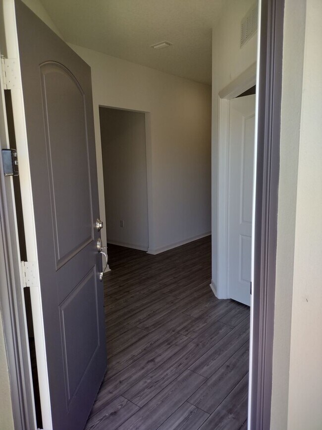 Foto del edificio - *** 2 WEEKS FREE RENT ***  3 bedroom 3 bat...