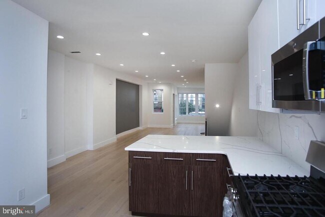 Foto del edificio - 5844 Fernwood St