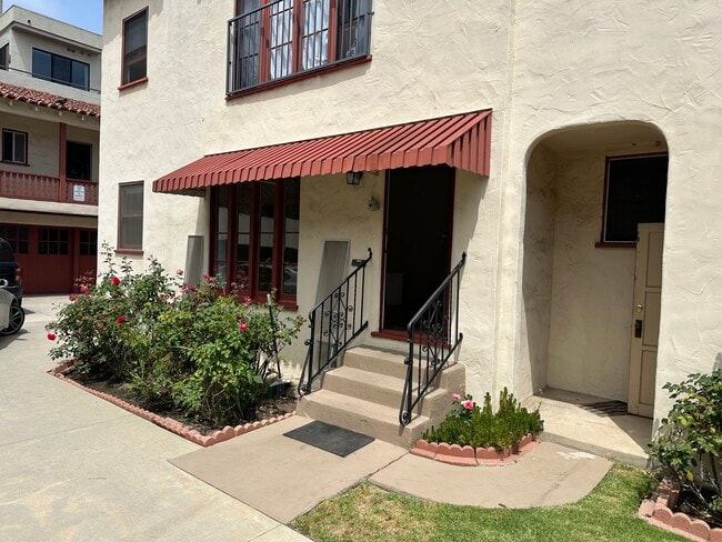 Building Photo - 1859 Kelton Ave