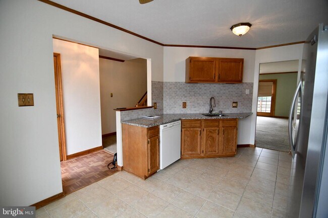 Building Photo - 104 McMullen Cir