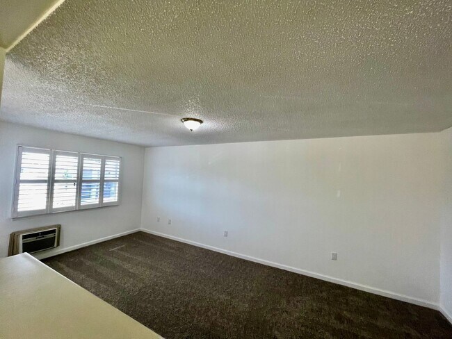 Building Photo - Discover a refreshed 2-bedroom, 2-bathroom residence in Mililani Mauka, complete with 2 parking s...