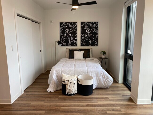 Habitación del estudio - Broad + Main on 6th & 7th