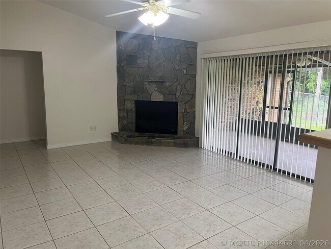 Foto del edificio - 800 French Creek Ln