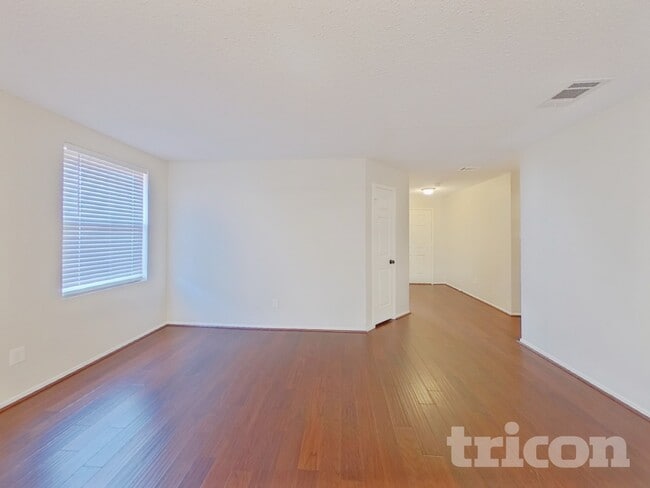 Building Photo - 1913 Lariat Dr