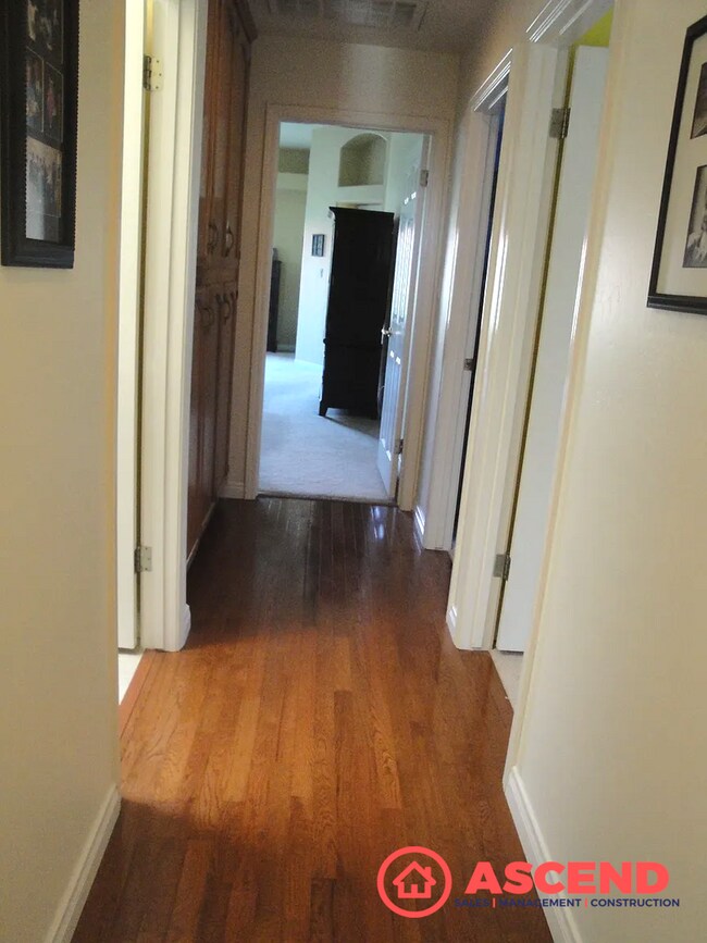 Foto del edificio - Spacious 4 Bed / 2 Bath Home in HOA Community with Gardening Included