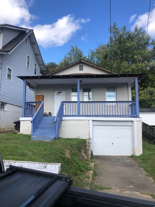 1042 Beech Ave, Charleston, WV 25302