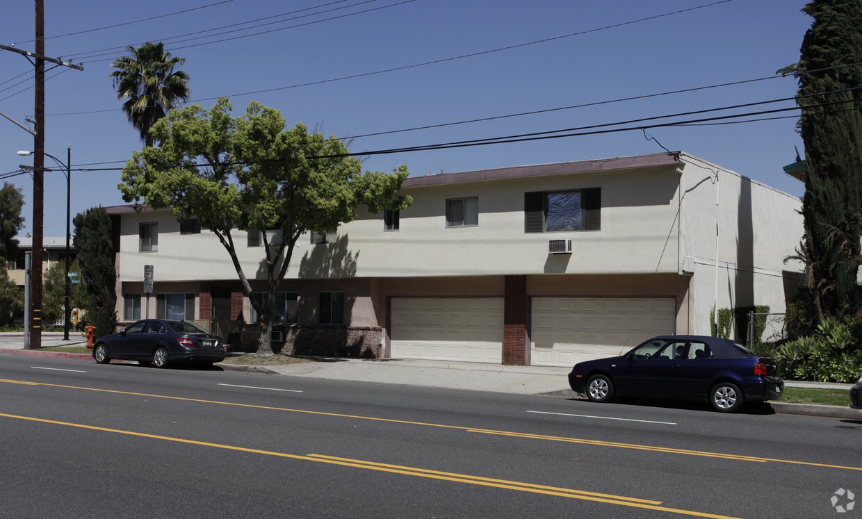 Building Photo - 212 S Buena Vista St