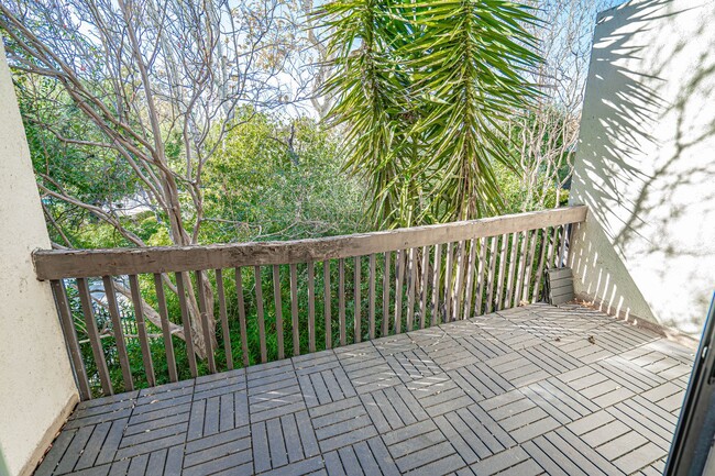 Foto del edificio - COMING SOON! Cozy 2 Bedroom Condo in Valencia!