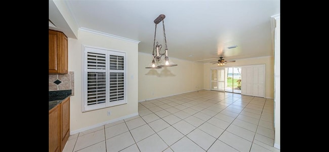 Building Photo - 7310 Sunshine Skyway Ln S