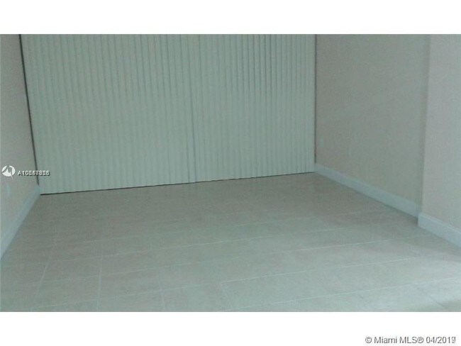 Foto del edificio - 8810 Fontainebleau Blvd