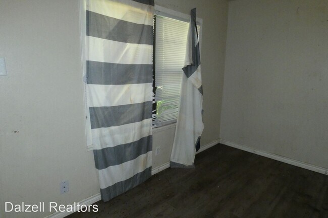 Building Photo - 3 br, 1 bath House - 5241 South 7th