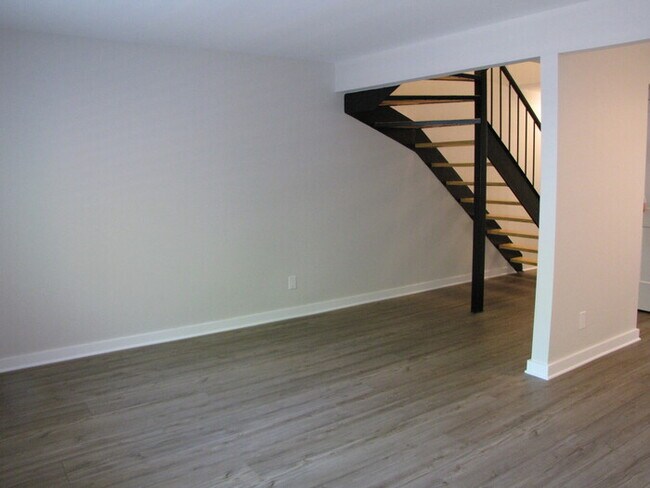 Photo - 220 Elizabeth St Townhome