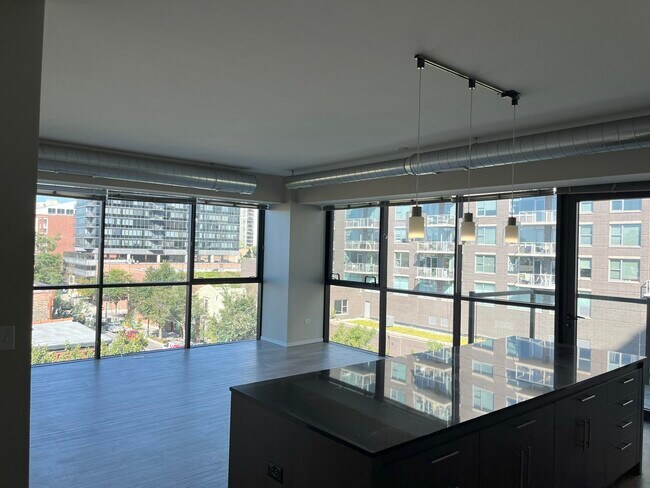 Foto del edificio - 211 W Scott St