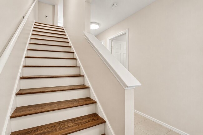 Foto del edificio - 934 E Heights Hollow Ln