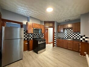 Building Photo - 2A Marshfield St