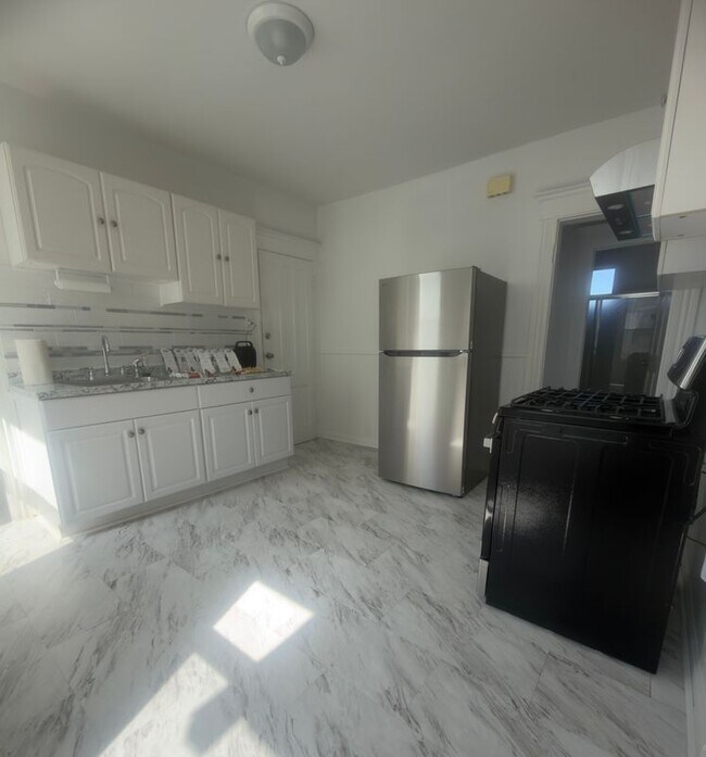 Foto del edificio - 831-833 William Street, 2