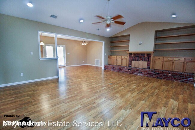 Foto del edificio - 3 br, 2.5 bath House - 8411 Buncombe Rd.