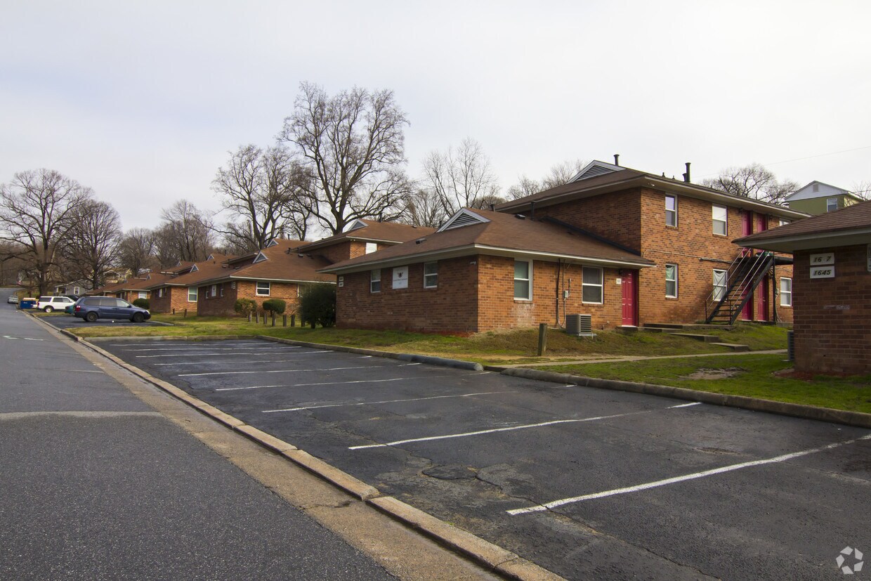 Primary Photo - 1653 Lincoln Ave